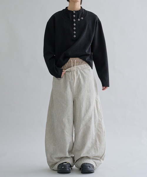 EPNK（イーピーエヌケー）の「Layered  Nylon Curve  Pants / レイヤードナイロンカーブパンツ（その他パンツ・メンズ・ブラック/グレー・SMALL/MEDIUM/LARGE）」の13枚目の写真