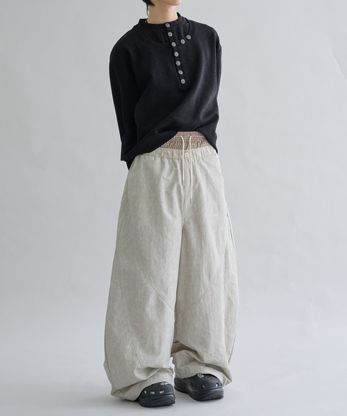 EPNK（イーピーエヌケー）の「Layered  Nylon Curve  Pants / レイヤードナイロンカーブパンツ（その他パンツ・メンズ・ブラック/グレー・SMALL/MEDIUM/LARGE）」の17枚目の写真