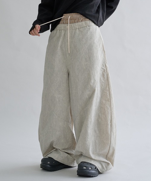 EPNK（イーピーエヌケー）の「Layered  Nylon Curve  Pants / レイヤードナイロンカーブパンツ（その他パンツ・メンズ・ブラック/グレー・SMALL/MEDIUM/LARGE）」の10枚目の写真
