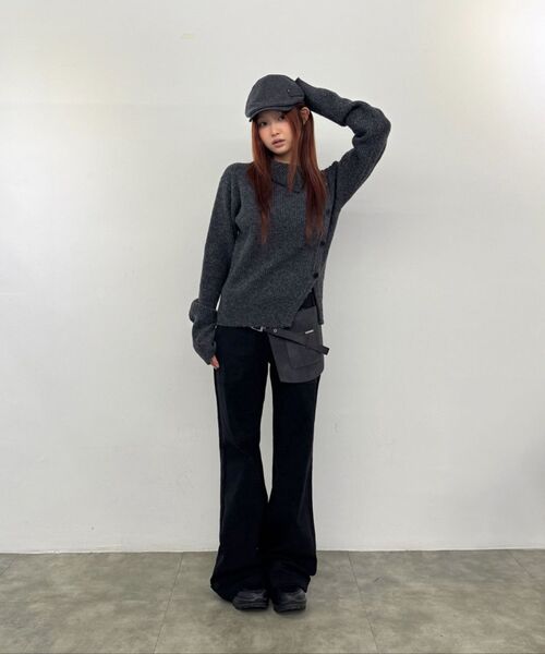 Miseki SEOUL(ミセキソウル)の「Side button knit CHARCOAL(ニット/セーター・レディース・その他・OS)」の4枚目の写真