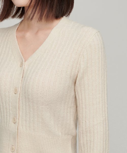 MUSINSA STANDARD WOMAN（ムシンサスタンダードウーマン）の「ウィメンズソフトブークルリブクロップカーディガン[クリーム]（カーディガン/ボレロ・レディース・その他・SMALL/MEDIUM/LARGE/X-SMALL）」の4枚目の写真