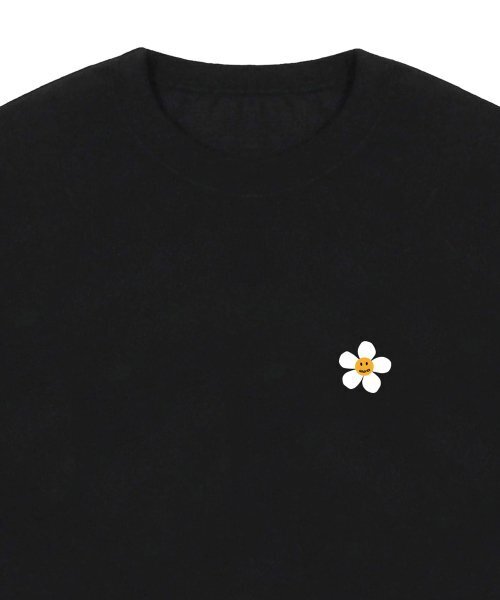 GRAVER（グレーバー）の「[OVERSIZE]フラワードットオーバーフィット半袖_ブラック（Tシャツ/カットソー・レディース・ブラック・FREE）」の3枚目の写真