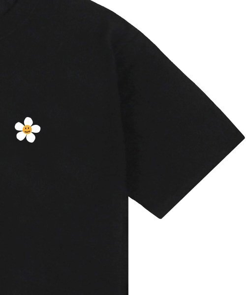 GRAVER（グレーバー）の「[OVERSIZE]フラワードットオーバーフィット半袖_ブラック（Tシャツ/カットソー・レディース・ブラック・FREE）」の4枚目の写真