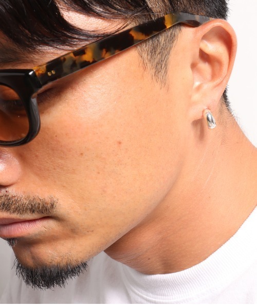 VIVIFY(ビビファイ)の「ピアス/バックホールマーク/ミラーフィニッシュ/甲丸(ピアス(片耳用)・メンズ・シルバー・FREE)」の5枚目の写真