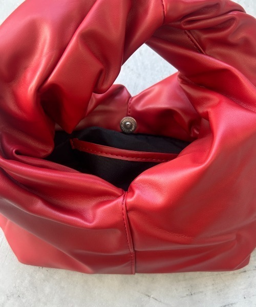 AIC.（エーアイシー）の「ツイストハンドルミニバッグ（ハンドバッグ・レディース・ブラック/レッド・FREE）」の18枚目の写真