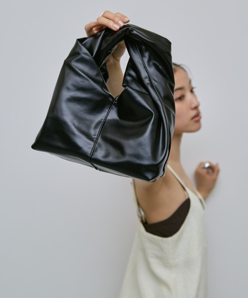 AIC.（エーアイシー）の「ツイストハンドルミニバッグ（ハンドバッグ・レディース・ブラック/レッド・FREE）」の6枚目の写真