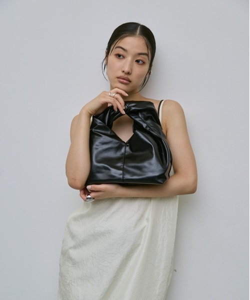 AIC.（エーアイシー）の「ツイストハンドルミニバッグ（ハンドバッグ・レディース・ブラック/レッド・FREE）」の7枚目の写真