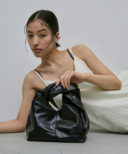 AIC.（エーアイシー）の「ツイストハンドルミニバッグ（ハンドバッグ・レディース・ブラック/レッド・FREE）」の10枚目の写真