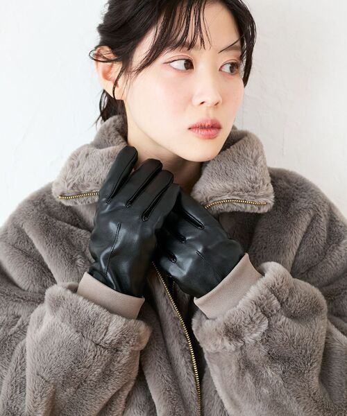 le.coeur blanc（ルクールブラン）の「ギャザーフェイクレザーグローブ（手袋・レディース・ダークブラウン/ブラック・FREE）」の7枚目の写真