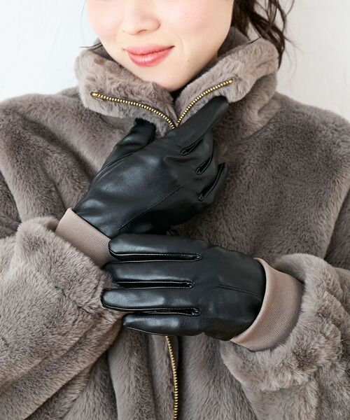 le.coeur blanc（ルクールブラン）の「ギャザーフェイクレザーグローブ（手袋・レディース・ダークブラウン/ブラック・FREE）」の18枚目の写真