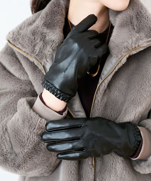 le.coeur blanc（ルクールブラン）の「ギャザーフェイクレザーグローブ（手袋・レディース・ダークブラウン/ブラック・FREE）」の19枚目の写真