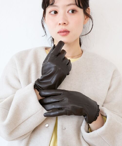 le.coeur blanc（ルクールブラン）の「ギャザーフェイクレザーグローブ（手袋・レディース・ダークブラウン/ブラック・FREE）」の15枚目の写真