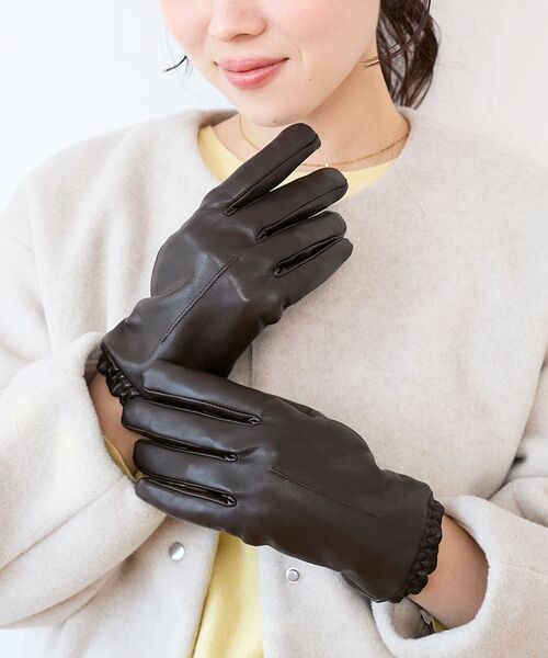 le.coeur blanc（ルクールブラン）の「ギャザーフェイクレザーグローブ（手袋・レディース・ダークブラウン/ブラック・FREE）」の17枚目の写真