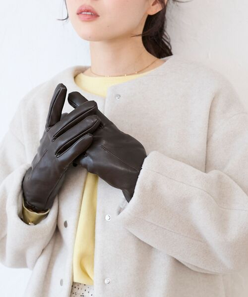 le.coeur blanc（ルクールブラン）の「ギャザーフェイクレザーグローブ（手袋・レディース・ダークブラウン/ブラック・FREE）」の8枚目の写真