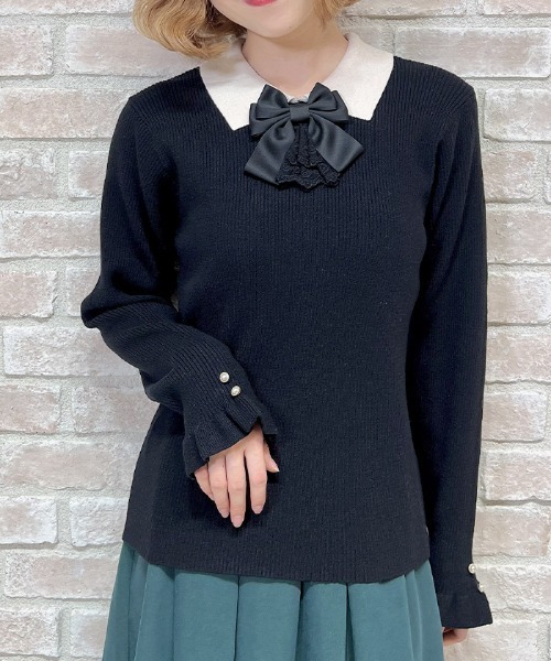 axes femme POETIQUE(アクシーズファムポエティック)の「ブローチ付バイカラー襟ニット(ニット/セーター・レディース・ダークブラウン/ピンク/ブラック・MEDIUM)」の2枚目の写真