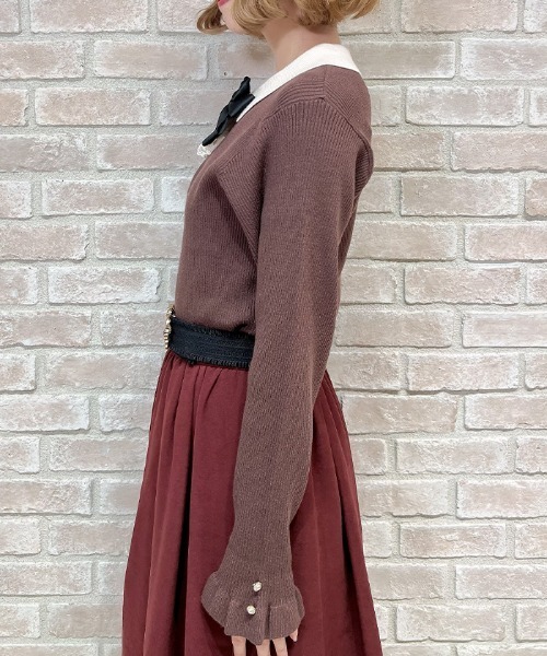 axes femme POETIQUE(アクシーズファムポエティック)の「ブローチ付バイカラー襟ニット(ニット/セーター・レディース・ダークブラウン/ピンク/ブラック・MEDIUM)」の5枚目の写真