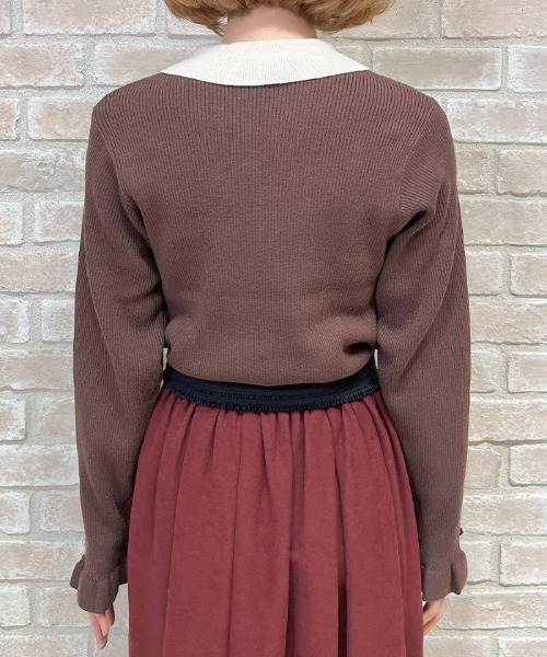 axes femme POETIQUE(アクシーズファムポエティック)の「ブローチ付バイカラー襟ニット(ニット/セーター・レディース・ダークブラウン/ピンク/ブラック・MEDIUM)」の6枚目の写真
