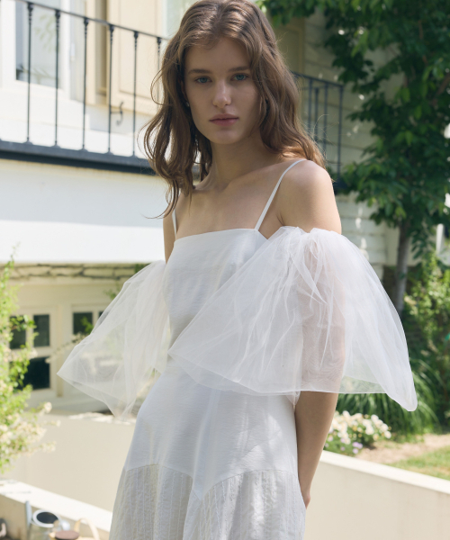 PAUL&ALICE(ポール&アリス)の「CAMISOLE FLARED DRESS / WHITE(ワンピース・レディース・ホワイト・MEDIUM/SMALL)」の1枚目の写真