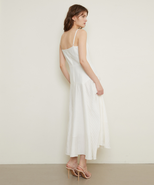 PAUL&ALICE(ポール&アリス)の「CAMISOLE FLARED DRESS / WHITE(ワンピース・レディース・ホワイト・MEDIUM/SMALL)」の4枚目の写真