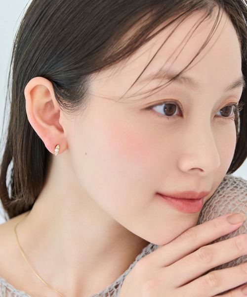 Phoebe(フィービィー)の「【金属アレルギー対応】クイーンパールビジューセラミックポストピアス/ニッケルフリー(ピアス(両耳用)・レディース・ホワイト・FREE)」の5枚目の写真
