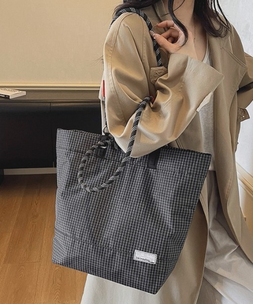 pyornim(ピョルニム)の「【A4サイズ対応】【ユニセックス】防水 ロープハンドル グラフチェック ナイロントートバッグ(トートバッグ・レディース・ブラウン/グリーン/パープル/グレー/ブラック・F)」の12枚目の写真
