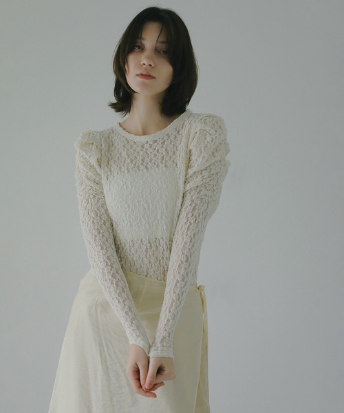 MANOF(マノフ)の「GATHERED SLEEVES LACE CUT TOPS(Tシャツ/カットソー・レディース・アイボリー/ブラック/ライム・F)」の2枚目の写真