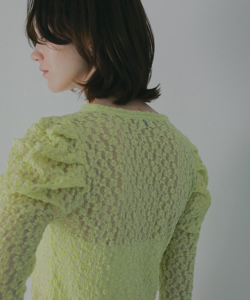 MANOF(マノフ)の「GATHERED SLEEVES LACE CUT TOPS(Tシャツ/カットソー・レディース・アイボリー/ブラック/ライム・F)」の5枚目の写真