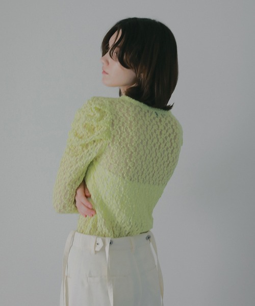 MANOF(マノフ)の「GATHERED SLEEVES LACE CUT TOPS(Tシャツ/カットソー・レディース・アイボリー/ブラック/ライム・F)」の9枚目の写真