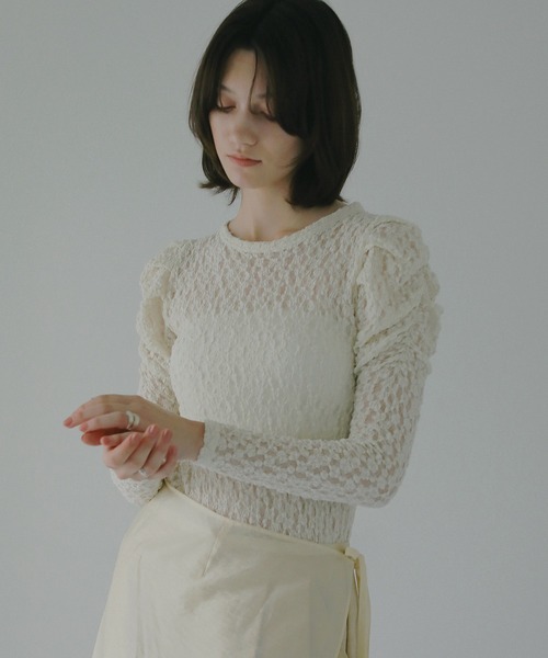 MANOF(マノフ)の「GATHERED SLEEVES LACE CUT TOPS(Tシャツ/カットソー・レディース・アイボリー/ブラック/ライム・F)」の13枚目の写真