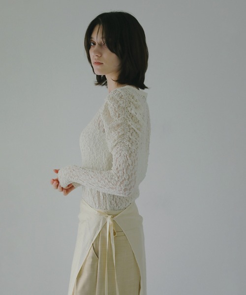 MANOF(マノフ)の「GATHERED SLEEVES LACE CUT TOPS(Tシャツ/カットソー・レディース・アイボリー/ブラック/ライム・F)」の15枚目の写真