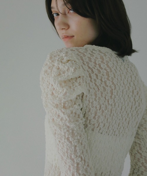 MANOF(マノフ)の「GATHERED SLEEVES LACE CUT TOPS(Tシャツ/カットソー・レディース・アイボリー/ブラック/ライム・F)」の18枚目の写真
