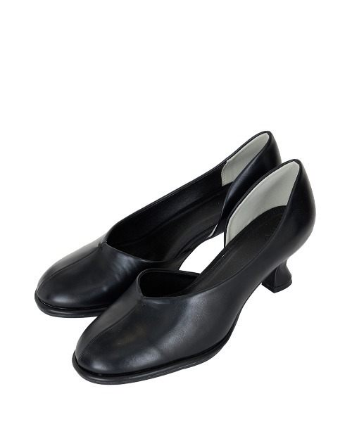 Ameri(アメリ)の「CURVE TOES PUMPS(パンプス・レディース・オフホワイト/ブラック/キャメル・SMALL/MEDIUM/LARGE)」の5枚目の写真