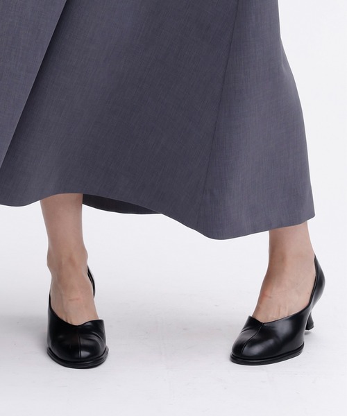 Ameri(アメリ)の「CURVE TOES PUMPS(パンプス・レディース・オフホワイト/ブラック/キャメル・SMALL/MEDIUM/LARGE)」の4枚目の写真