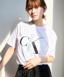 Calvin Klein（カルバン・クライン）の「【Calvin Klein カルバンクライン】ショートスリーブ テキスト モノグラム クルーネック Tシャツ（Tシャツ/カットソー）」