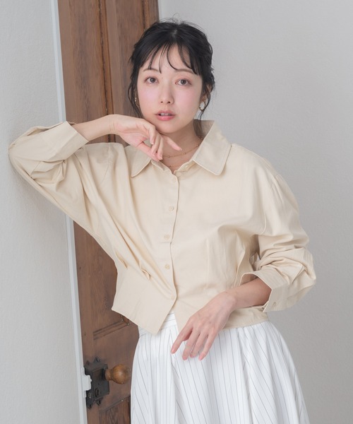 MISCH MASCH(ミッシュマッシュ)の「2026春夏新作 WEB限定 きれいめショートシャツ(シャツ/ブラウス・レディース・ベージュ/ブラウン/ホワイト・フリ-)」の1枚目の写真