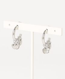 Guess（ゲス）の「G TALISMAN 22MM G Multi Charm Hoops アクセサリー ピアス（ピアス（両耳用））」