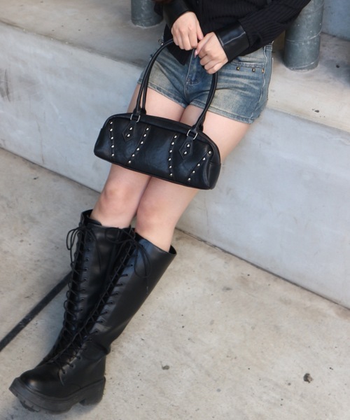 tinkerend(ティンカーエンド)の「Square Studded Bag / スクエアスタッズバッグ(ハンドバッグ・レディース・レッド/ブラック・FREE)」の8枚目の写真