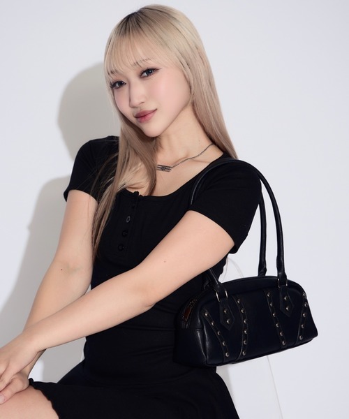 tinkerend(ティンカーエンド)の「Square Studded Bag / スクエアスタッズバッグ(ハンドバッグ・レディース・レッド/ブラック・FREE)」の17枚目の写真