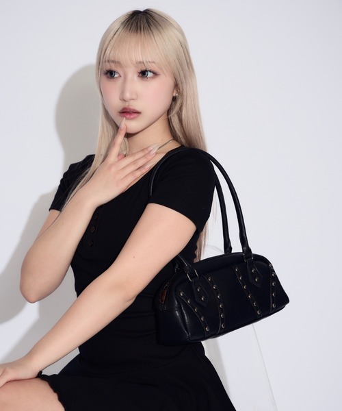 tinkerend(ティンカーエンド)の「Square Studded Bag / スクエアスタッズバッグ(ハンドバッグ・レディース・レッド/ブラック・FREE)」の16枚目の写真