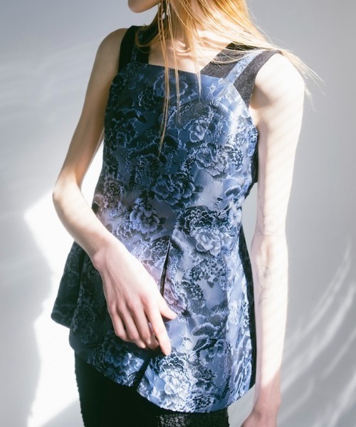 sahara(サハラ)の「【PRE ORDER】Jacquard Slit Bustier(その他トップス・レディース・ブルー/グレー/ブラウン・FREE)」の1枚目の写真