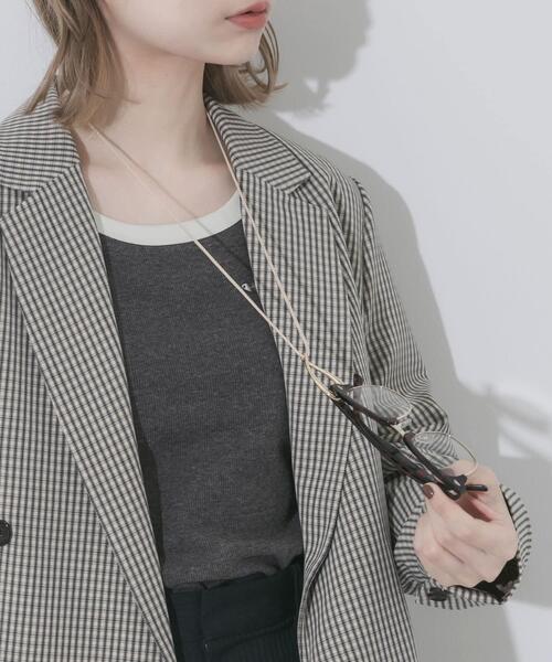 SMELLY（スメリー）の「ニュアンスメタルメガネホルダー（メガネ・レディース・ベージュ/ブラック・-）」の3枚目の写真