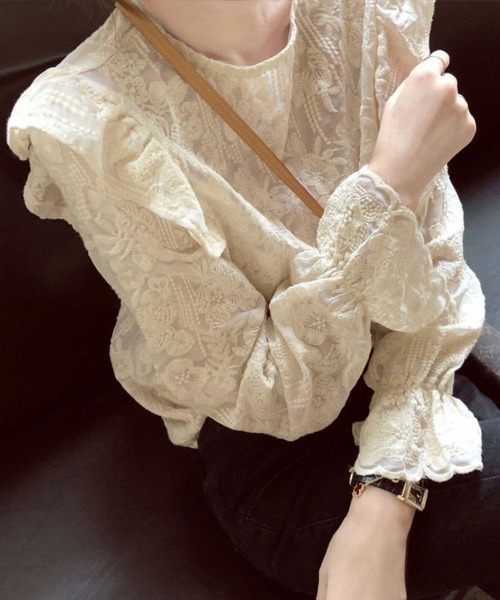 SallyLunn(サリーラン)の「ボリュームスリーブ シアーレースブラウス(シャツ/ブラウス・レディース・ベージュ・LARGE/MEDIUM/SMALL)」の3枚目の写真