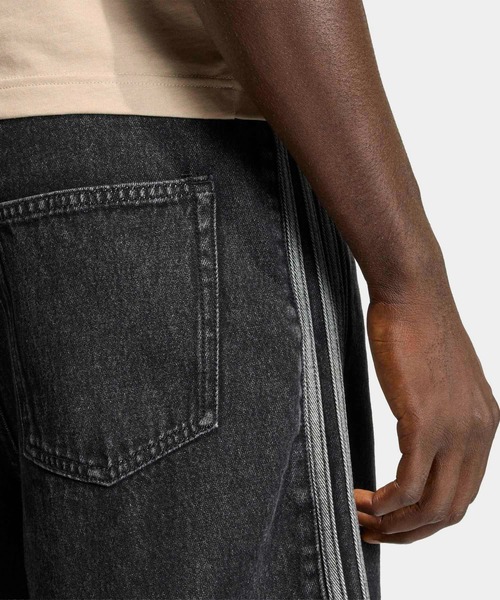 adidas（アディダス）の「ファイアーバード アディカラー デニム ショーツ / アディダスオリジナルス adidas Originals（デニムパンツ・メンズ・ブラック・32inch/34inch/28inch/30inch/33inch/35inch/36inch/38inch/40inch）」の3枚目の写真