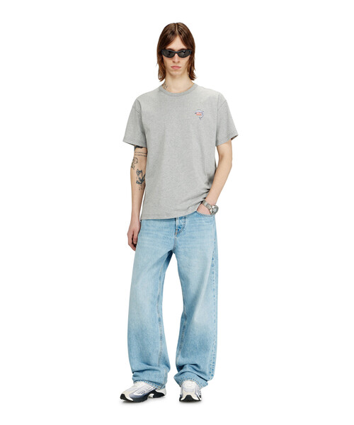 DIESEL(ディーゼル)の「メンズ Tシャツ T-NORM-DOLPHIN(Tシャツ/カットソー・メンズ・グレー系その他・LARGE/SMALL/X-SMALL/XX-LARGE/XXX-LARGE/MEDIUM/X-LARGE)」の3枚目の写真