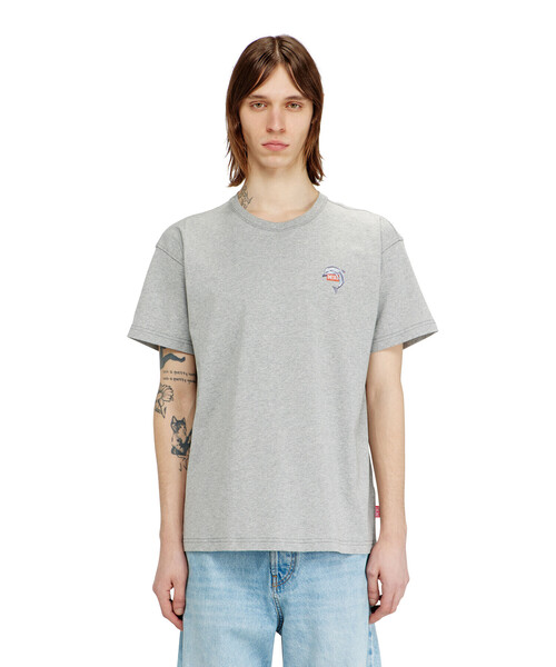 DIESEL(ディーゼル)の「メンズ Tシャツ T-NORM-DOLPHIN(Tシャツ/カットソー・メンズ・グレー系その他・LARGE/SMALL/X-SMALL/XX-LARGE/XXX-LARGE/MEDIUM/X-LARGE)」の5枚目の写真