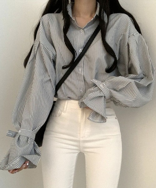 SallyLunn(サリーラン)の「袖バンドデザイン オーバーストライプシャツ(シャツ/ブラウス・レディース・ブラック/ブルー・MEDIUM/LARGE)」の4枚目の写真