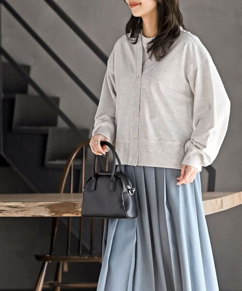 rps（アールピーエス）の「ミニ裏毛Ｖネックカーディガン（カーディガン/ボレロ・レディース・杢グレー/ブラック/オートミール・フリー）」の8枚目の写真