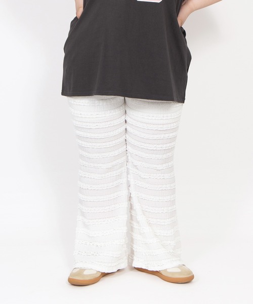 PUNYUS(プニュズ)の「レースフリルフレアパンツ(その他パンツ・レディース・ホワイト/ブラック・1/2/3/4/5)」の3枚目の写真