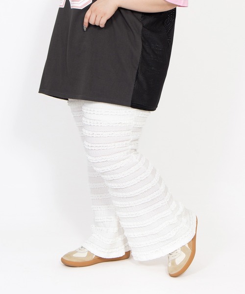 PUNYUS(プニュズ)の「レースフリルフレアパンツ(その他パンツ・レディース・ホワイト/ブラック・1/2/3/4/5)」の5枚目の写真