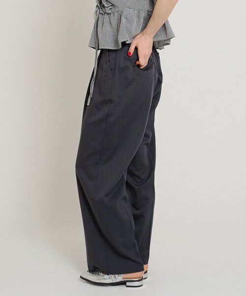 w closet（ダブルクローゼット）の「フリルスラックスパンツ（その他パンツ・レディース・ブラック/チャコールグレー・SMALL/MEDIUM）」の12枚目の写真